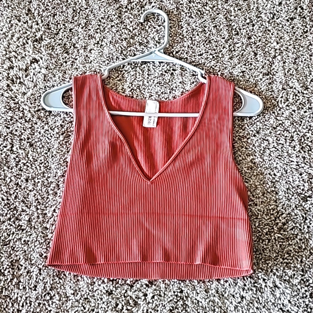 Nikibiki Crop Top